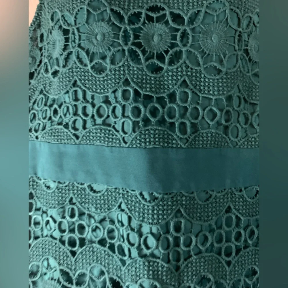 Elegant Emerald /Teal Loft Lace Dress - Picture 3 of 12